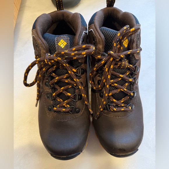 Columbia Youth Newton Ridge Mid Hiker Boot Size 3 - Picture 4 of 6